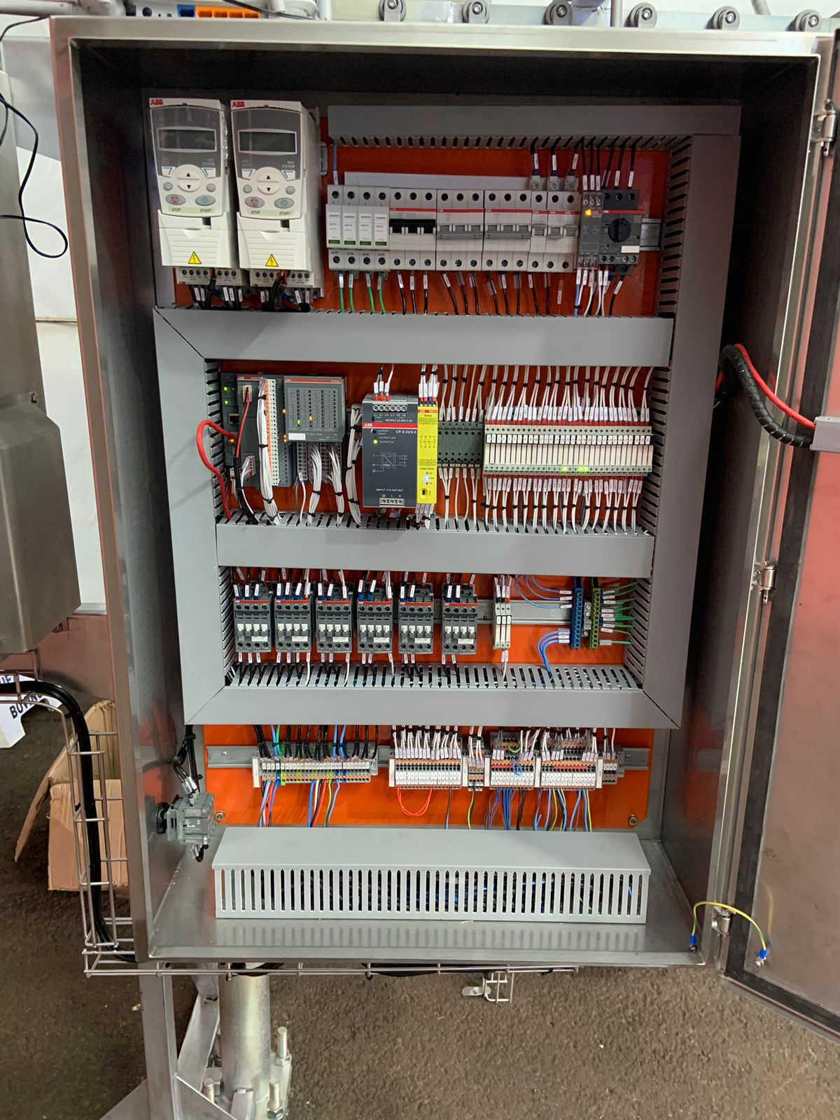 Painel CLP ABB com Partidas e Inversor